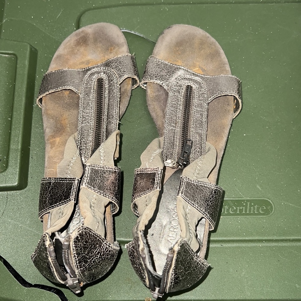 $3 SHOE
